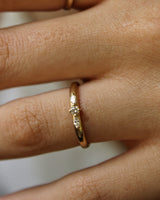 טבעת זהב משובצת יהלומים בעבודת יד – Silvie&Zax