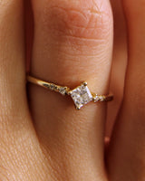 טבעת זהב בעבודת יד משובצת יהלומים טבעיים