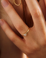 טבעת יהלום אובל וטייני היילו מעבדה