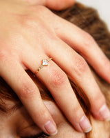 טבעת זהב בעבודת יד משובצת יהלומים טבעיים