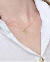 תכשיט עלה עיצוב מינימליסטי