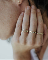 טבעת חצי אינטרניטי יהלומים לבנים