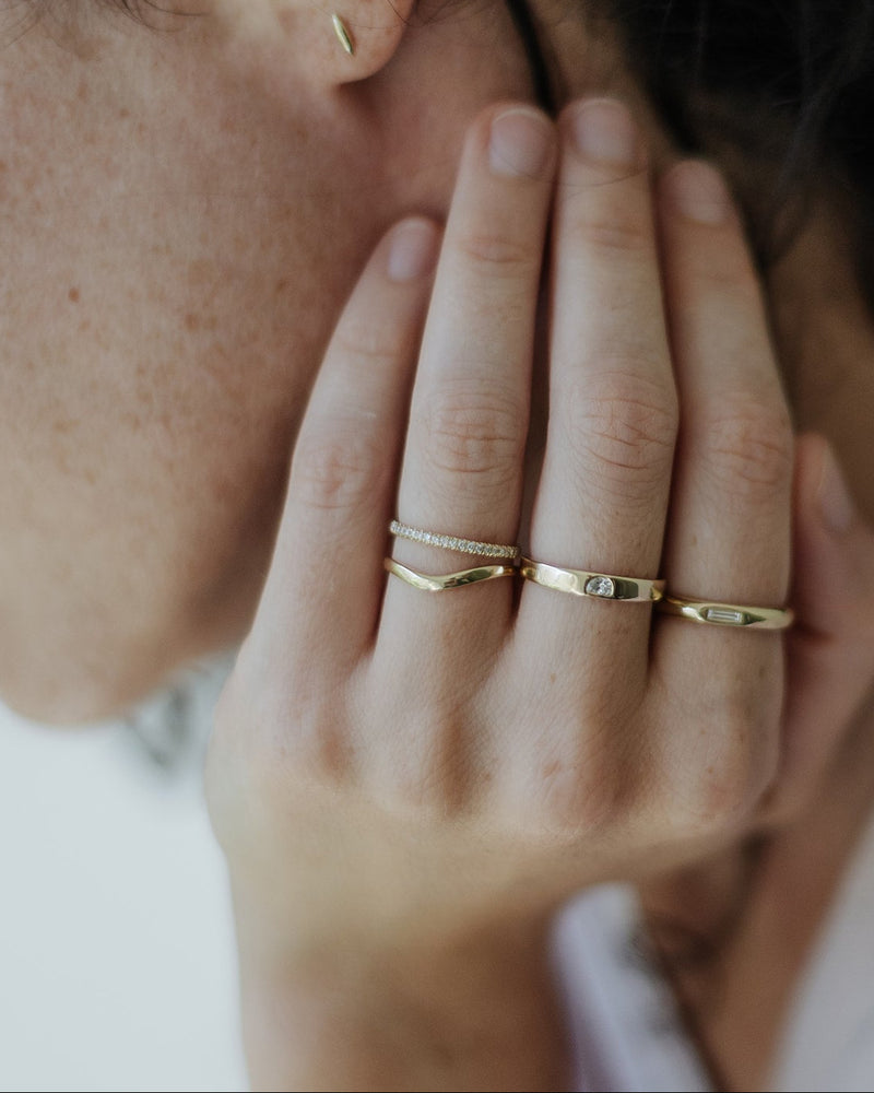 טבעת חצי אינטרניטי יהלומים לבנים