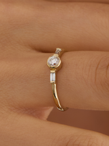 טבעת שיר יהלום עגול ובאגטים מעבדה