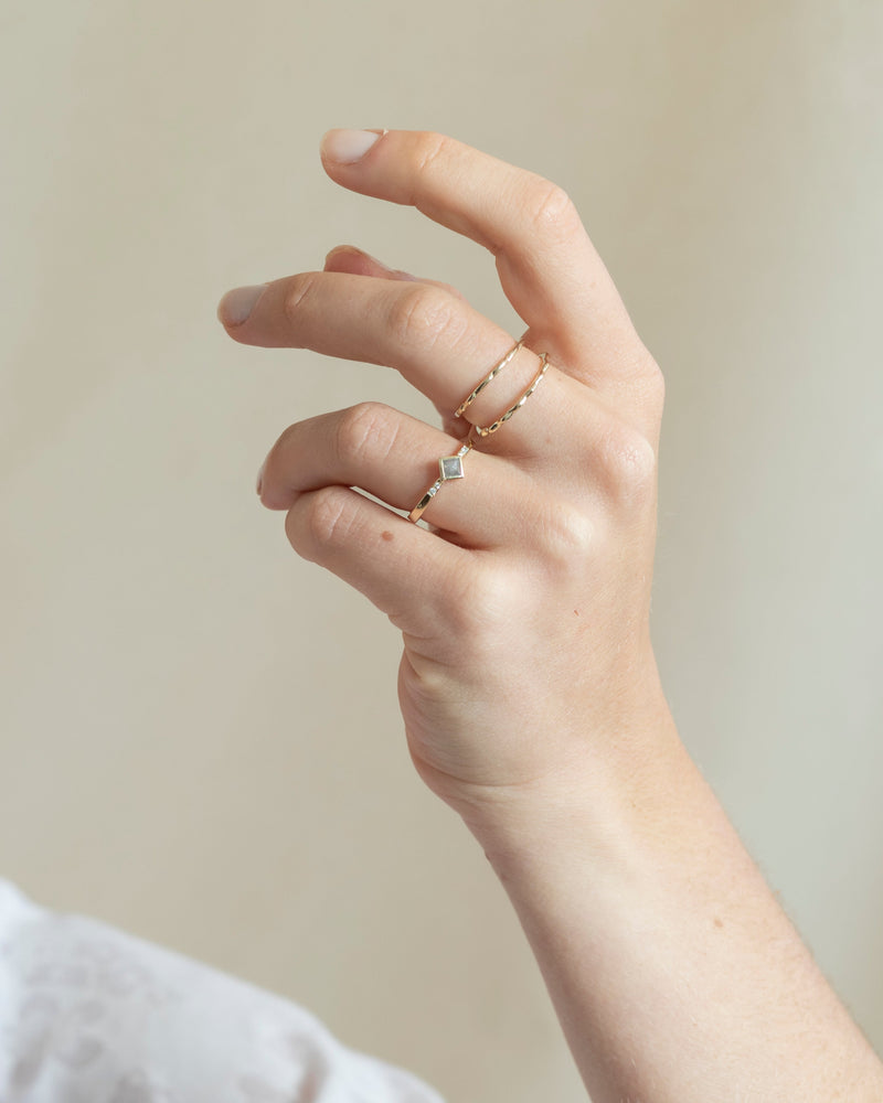 טבעת תמר יהלום אפור