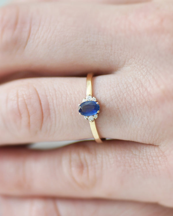 Oval blue sapphire & tiny halo (6658845966494)