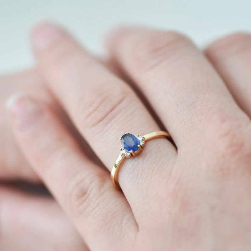 Oval blue sapphire & tiny halo (6658845966494)