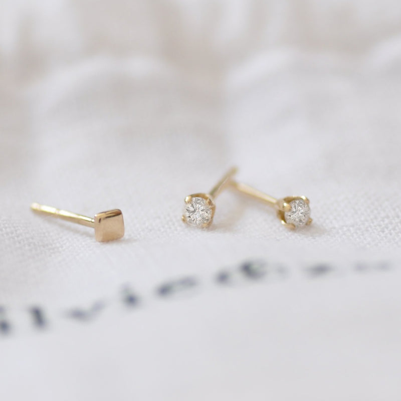 Petite white diamond earring (6052422025374)